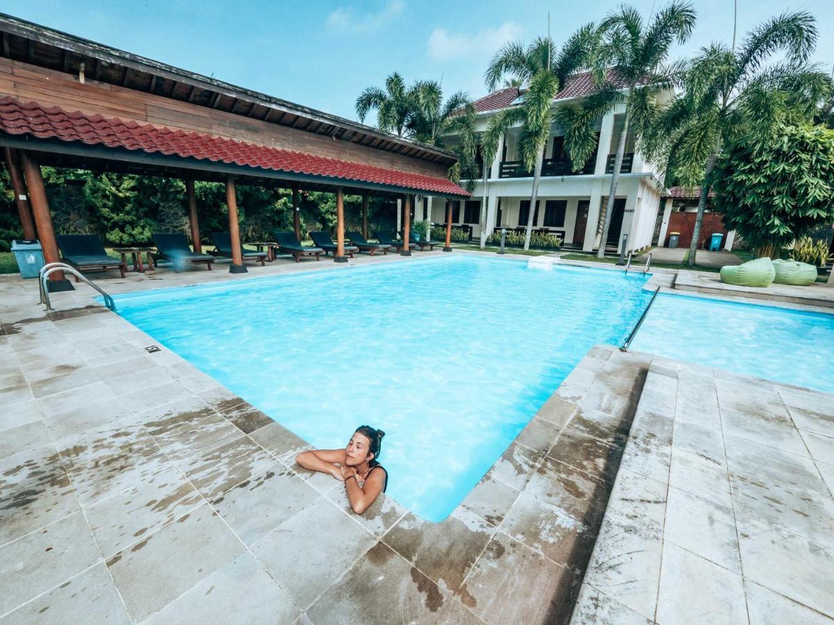 Sunrise Resort Batukaras Экстерьер фото